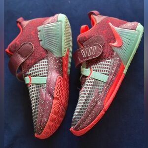 Nike LeBron Witness boys youth sneakers